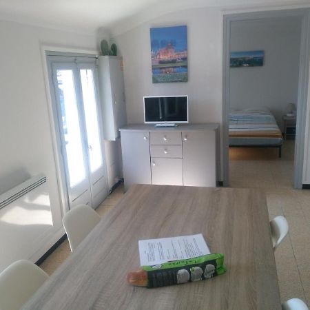 Appartement 62 M2 1Er Etage Avec Jardin Au Rdc Saint-Génis 外观 照片